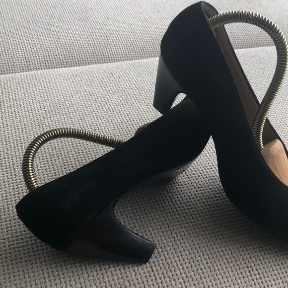 Petra Firenze mid heel blk suede pump SZ 6.5 new. Excellent condition! - Picture 3 of 3